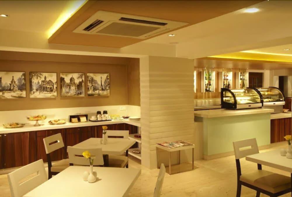 Hotel Bawa Continental Мумбаї Екстер'єр фото