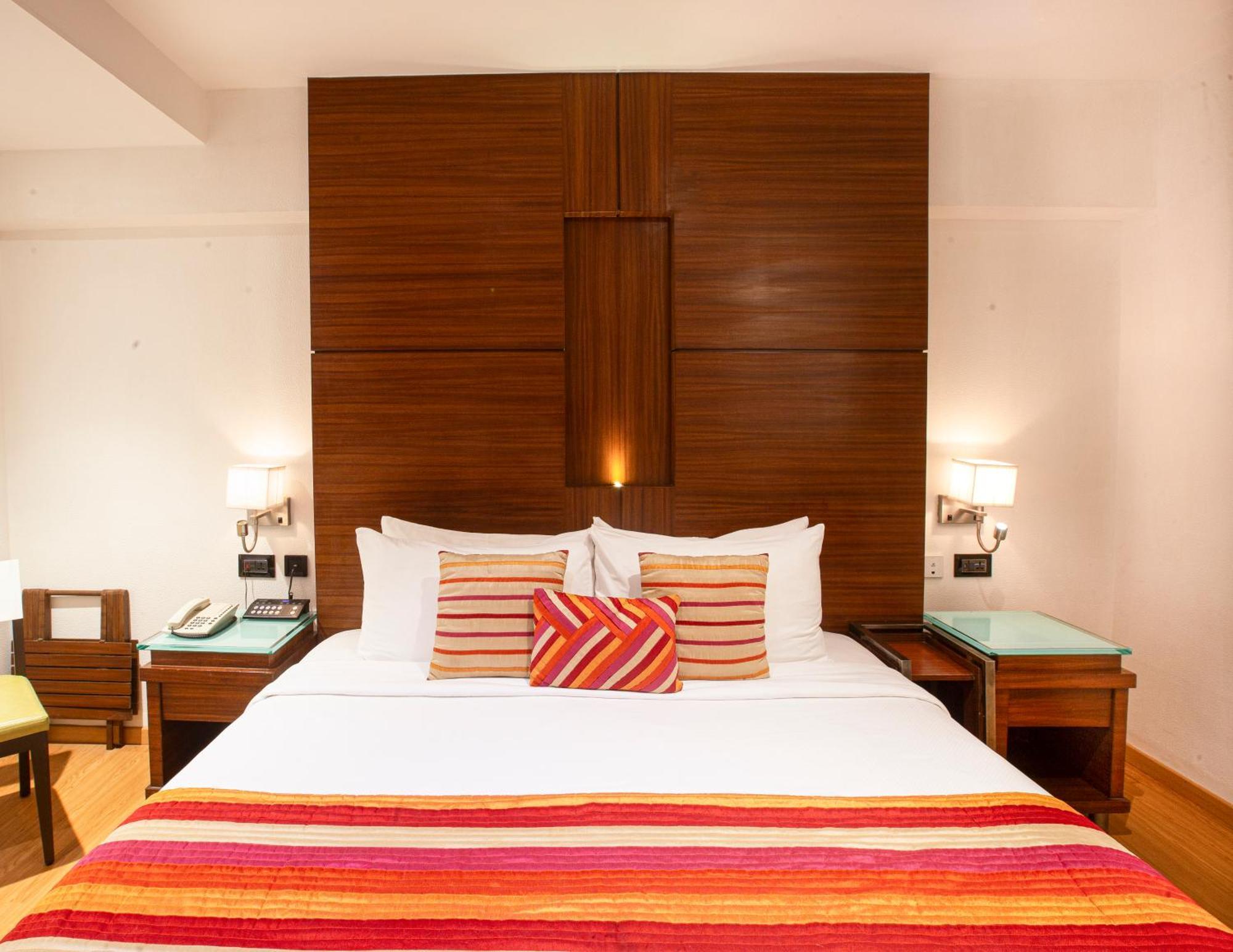 Hotel Bawa Continental Мумбаї Екстер'єр фото
