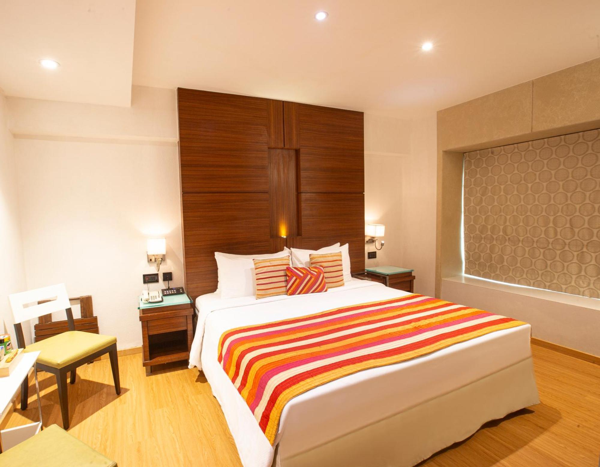 Hotel Bawa Continental Мумбаї Екстер'єр фото