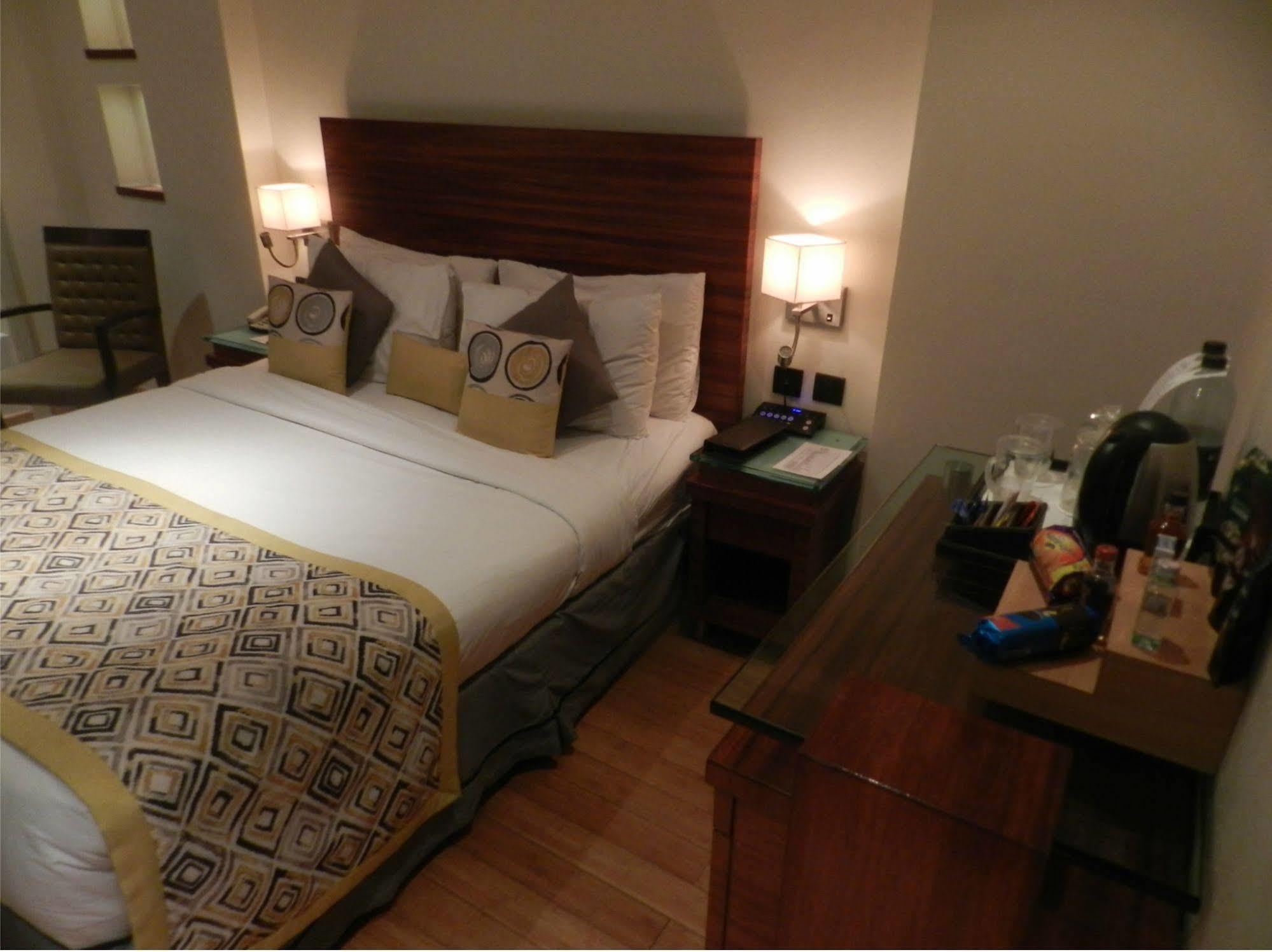 Hotel Bawa Continental Мумбаї Екстер'єр фото