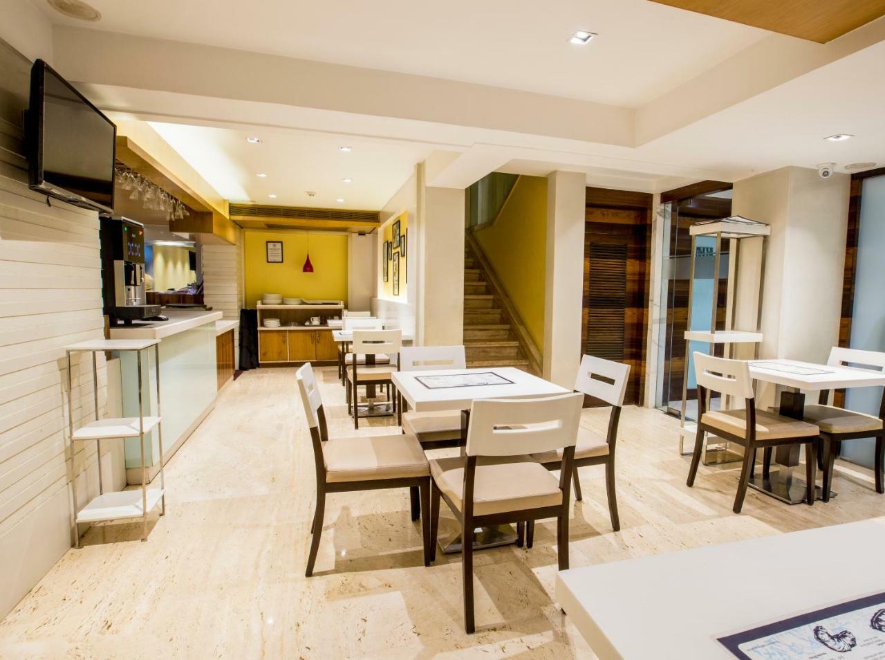 Hotel Bawa Continental Мумбаї Екстер'єр фото